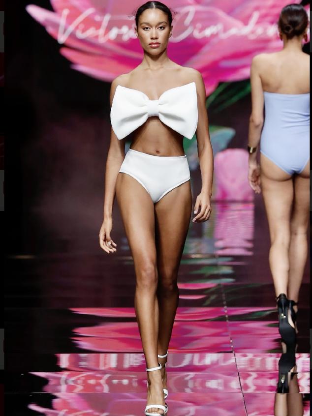 Bañadores eco de rayas, materiales sostenibles y prendas a todo color: las tendencias del verano 2023