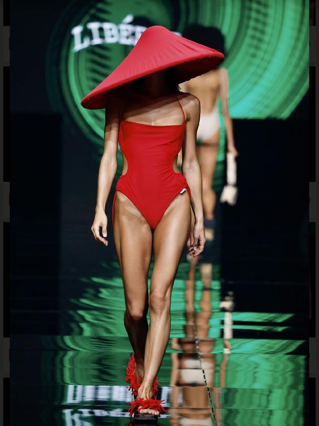 Bañadores eco de rayas, materiales sostenibles y prendas a todo color: las tendencias del verano 2023