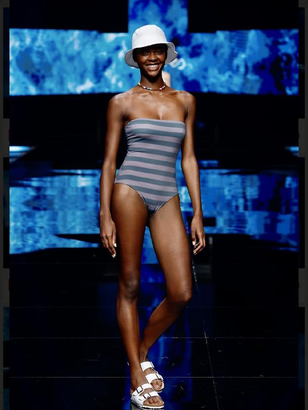 Bañadores eco de rayas, materiales sostenibles y prendas a todo color: las tendencias del verano 2023