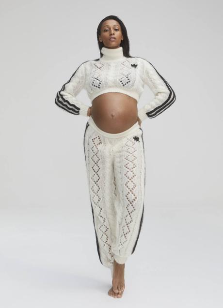 Imagen - Ana Peleteiro, con jersey y pantalón de Gucci x Adidas. Fotografía: SERGI PONS / Estilismo: CHABELA GARCÍA