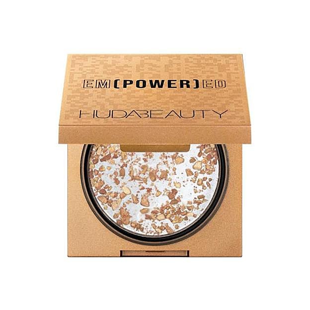 Iluminador Empowered de Huda Beauty.