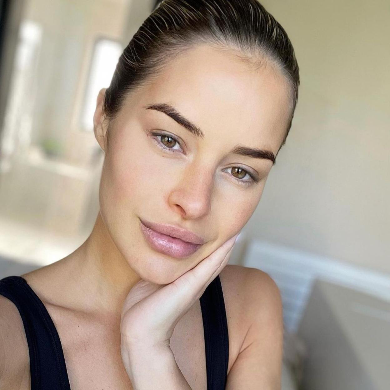 Las cremas faciales reafirmantes redefinen contornos para un resultado estilizado y definido.