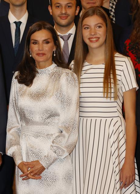 Imagen - La Reina Letizia y la Princesa Sofía en las Audiencias de los Galardonados de los Premios Princesa de Asturias. Fuente: gtres.