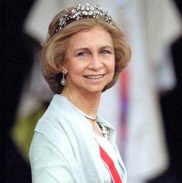 Imagen secundaria 1 - Doña Sofía y doña Letizia, con la tiara floral.