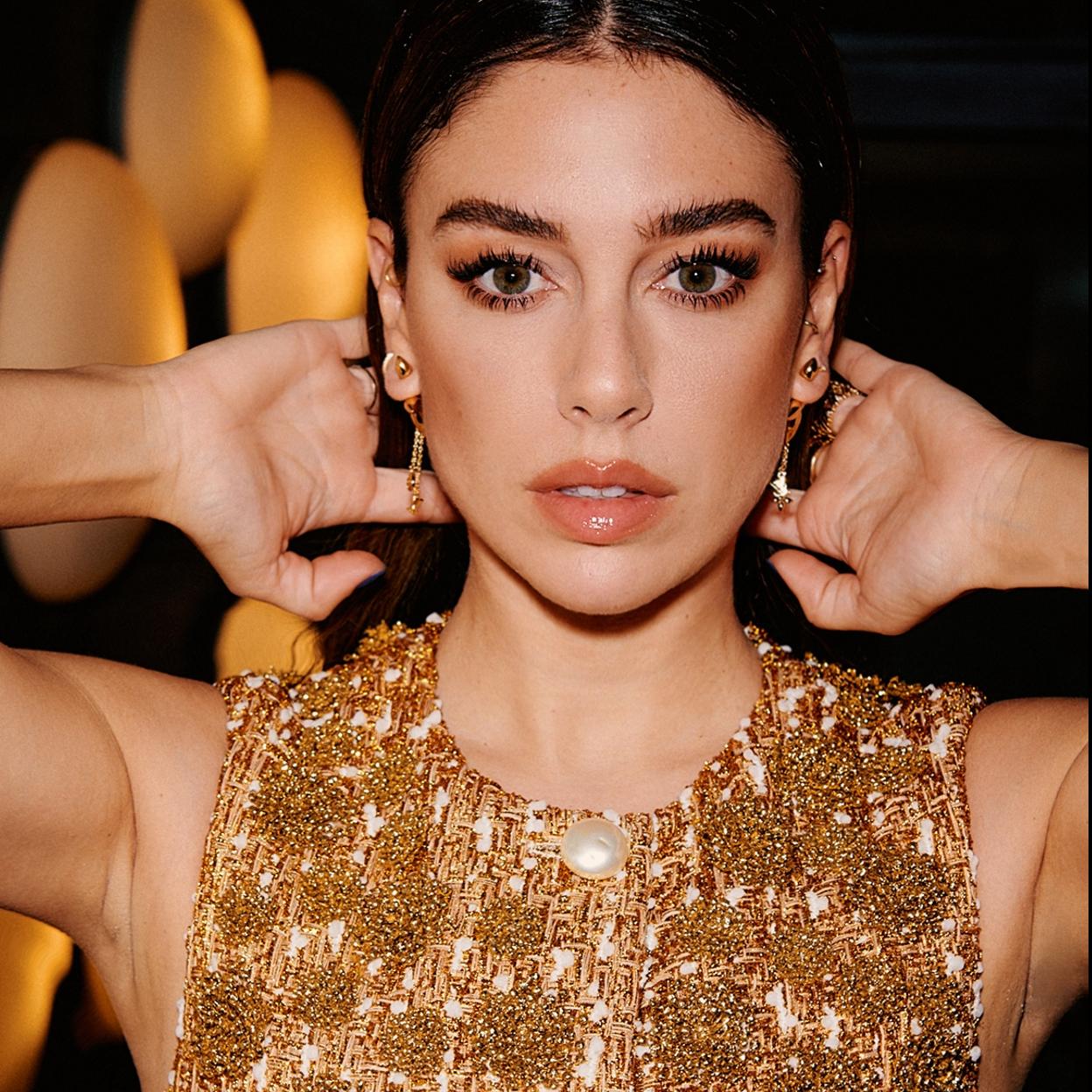 Para las ocasiones más especiales, este maquillaje melocotón con efecto antiedad de Blanca Suárez sienta de maravilla.