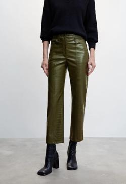 Imagen secundaria 2 - Pantalón efecto piel de cocodrilo de Mango (39,99 euros).