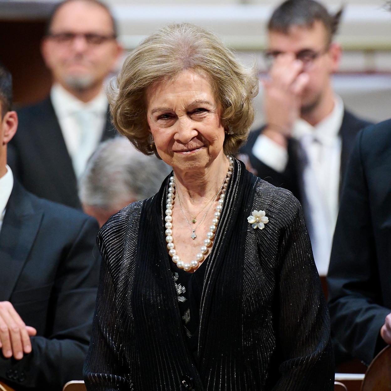 La reina Sofía cumple 84 años en buen estado de forma y con una actividad imparable, pero preocupada por la salud de su hermano, Constantino de Grecia, de su esposo, Juan Carlos de Borbón, y echando de menos a su nieta favorita, la princesa Leonor.