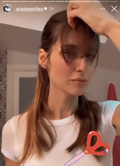 Imagen - Paso 2 de cómo cortar el flequillo según Ariadne Artiles. Foto: @ariadneartiles