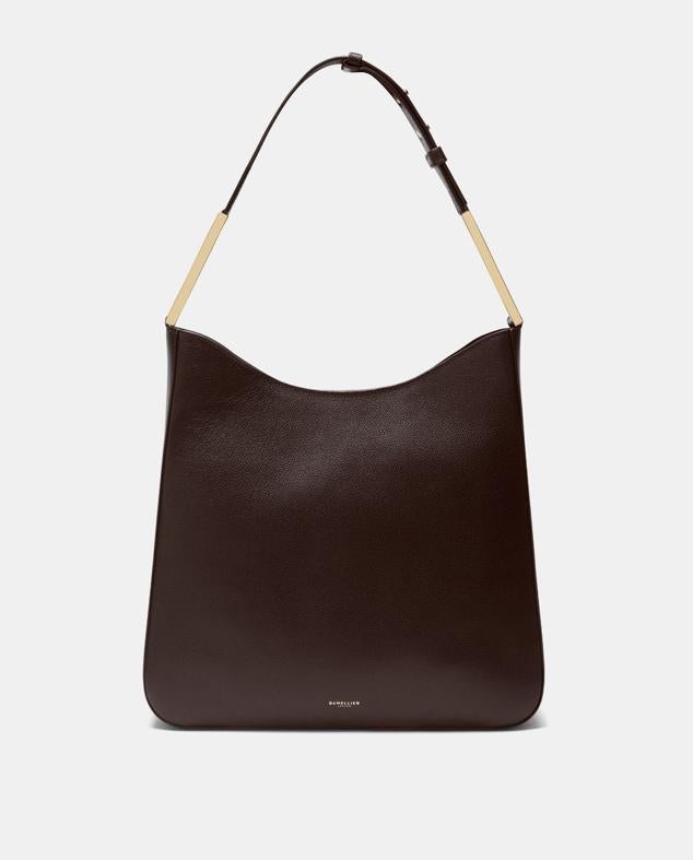 Este bolso es el complemento ideal, gracias a sus aires elegantes y minimalistas. Confeccionado en piel y con asas a contraste para convertirse en la elección perfecta de todos los días. Cuenta con un descuento del 30%. Es de DeMellier. Precio rebajado: 318,50 €. Cómpralo aquí
