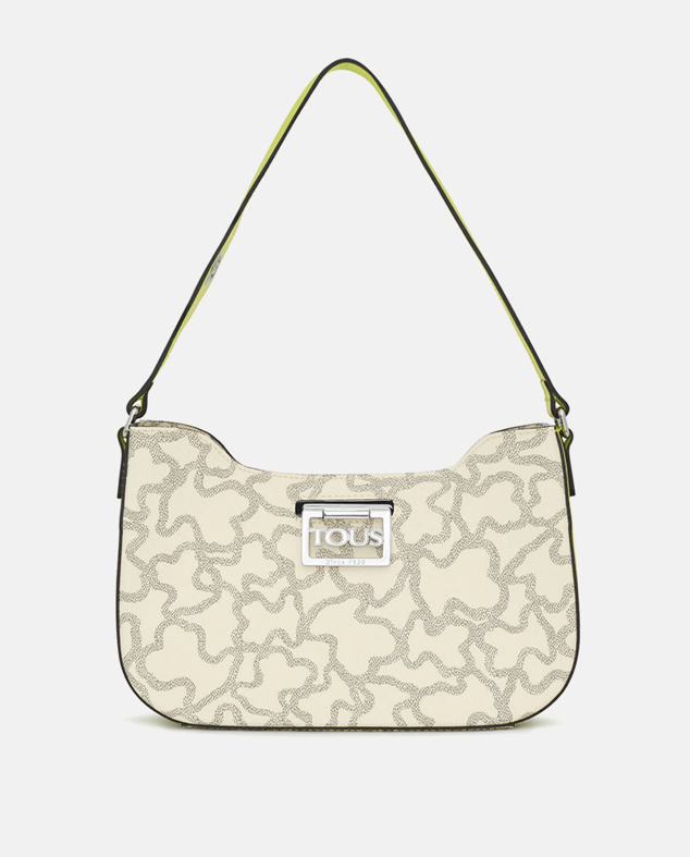 Bandolera perfecta para las amantes de la logomania y los colores flúor. Confeccionado con asa corta y cierre de bisagra con bolsillo interior. Es de Tous. Podrás hacerte con el con un descuento del 30%. Precio rebajado: 97,30 €. Cómpralo aquí