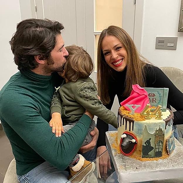 Cayetano Rivera y Eva González tiene un hijo de cuatro años, Cayetano. 