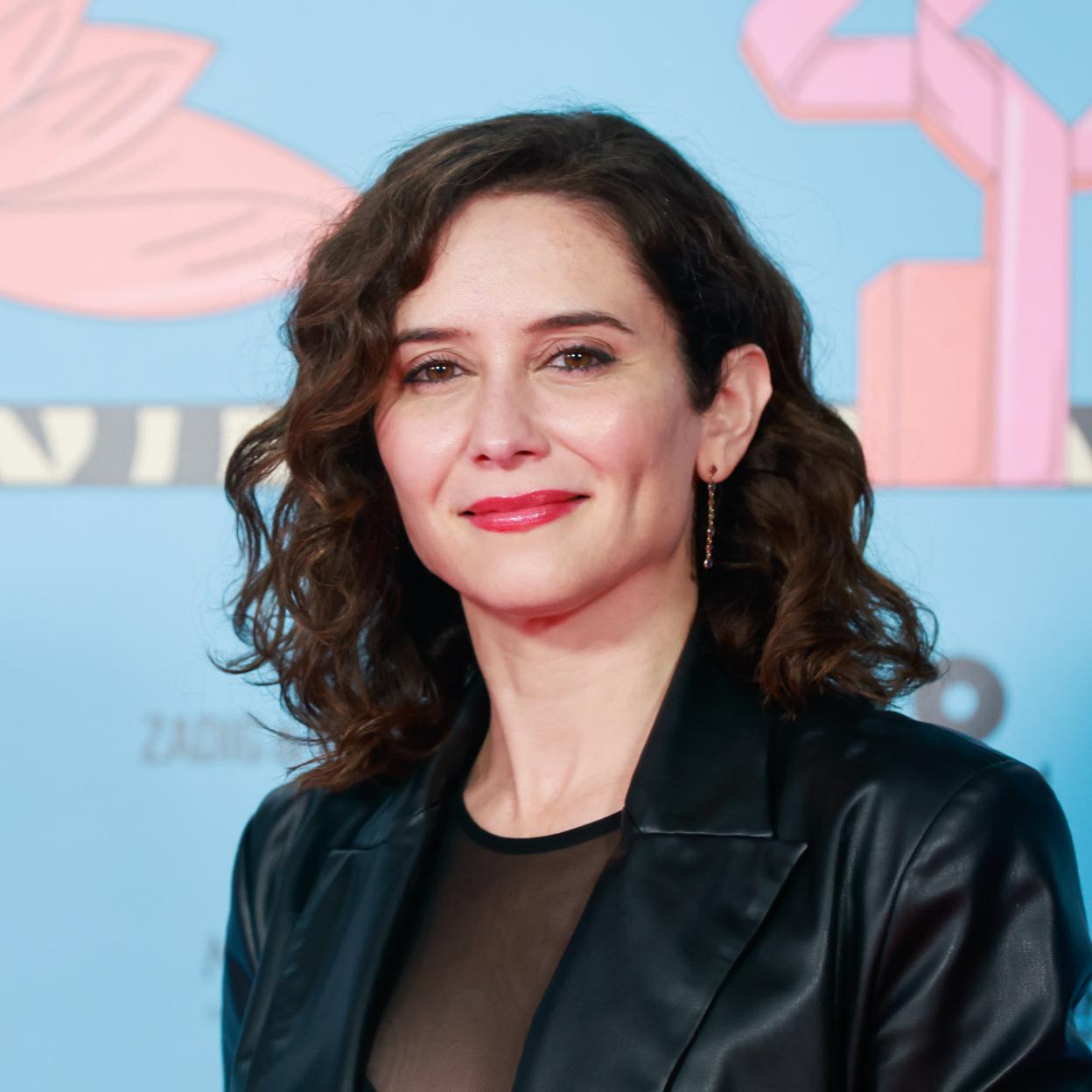 La presidenta de la Comunidad de Madrid Isabel Díaz Ayuso en el photocall de la gala de los 40 Musical Awards.