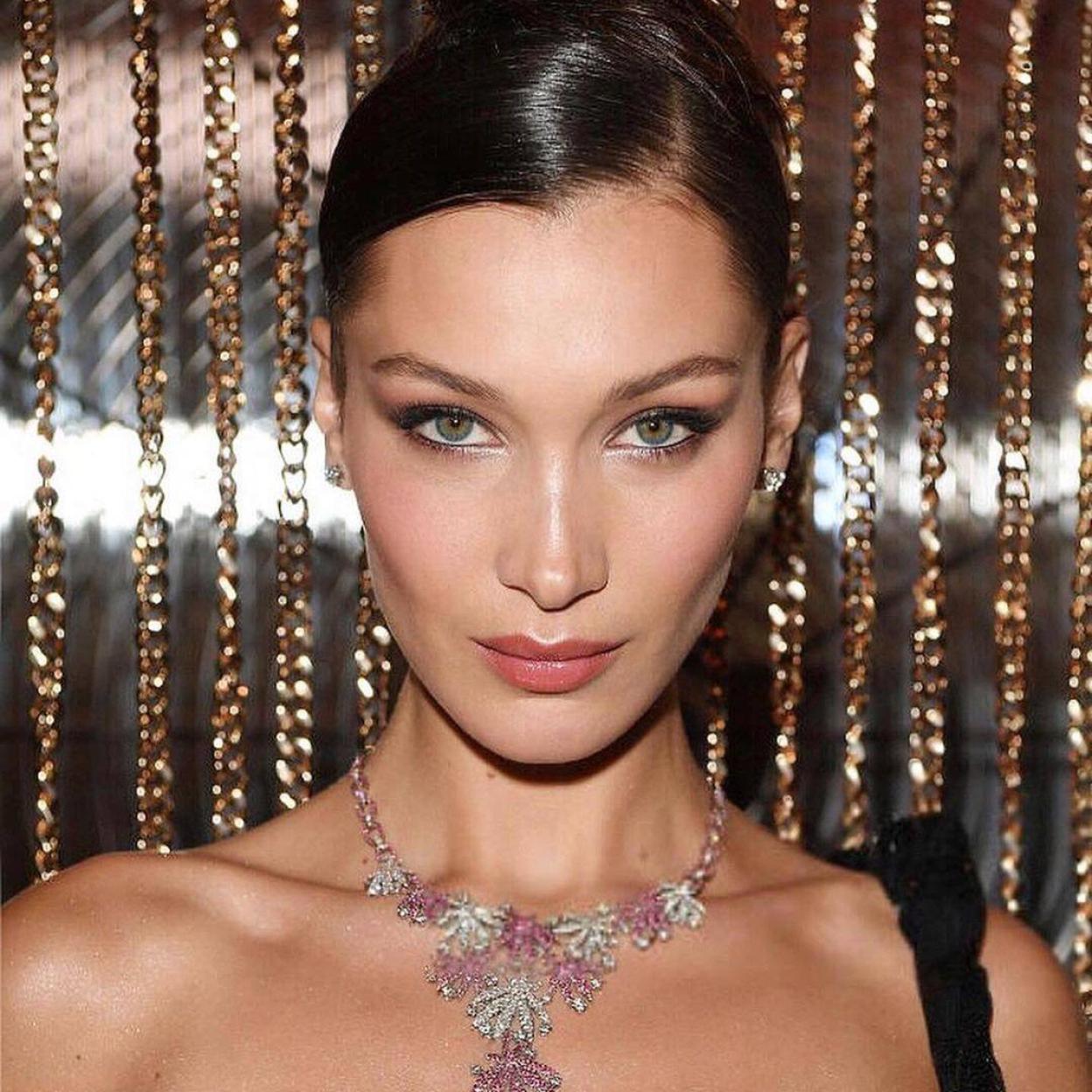 Presume de la firmeza, definición y resplador del rostro de Bella Hadid con estos sérums