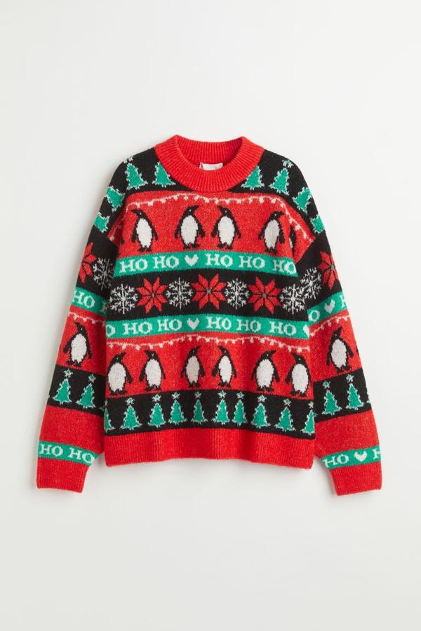 Jersey de punto suave con lana y estampado navideño de H&M. Es un modelo que cuesta 24,99 euros.