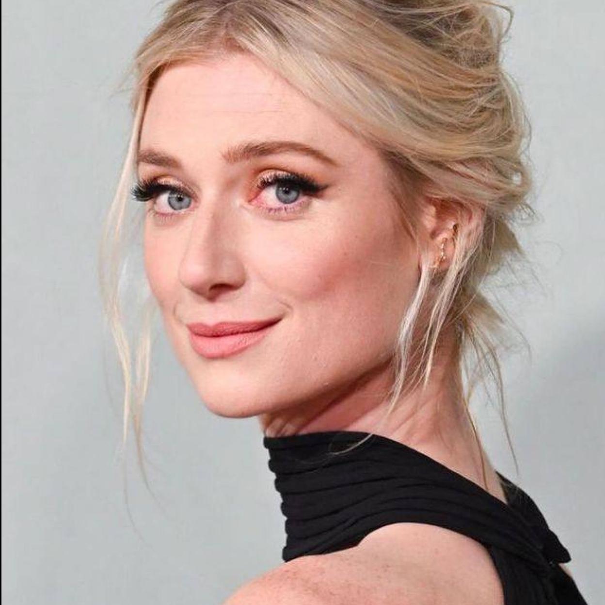 La piel suave, luminosa y tersa de Elizabeth Debicki la conseguirás con estos tratamientos bifásicos