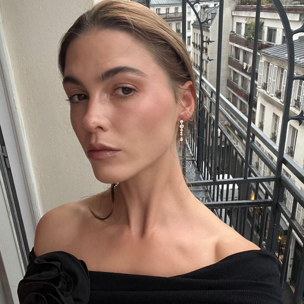 Un corrector de canas es el mejor aliado para disimularlas sin el uso de tintes.