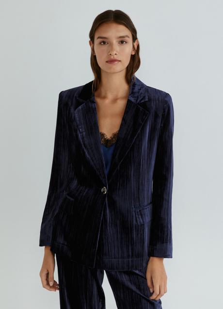 Imagen - Blazer de terciopelo en azul de El Corte Inglés. Foto: El Corte Inglés.