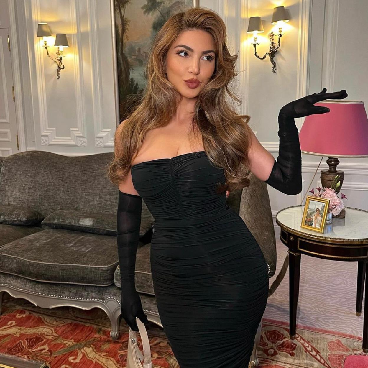 Zara tiene el vestido negro más elegante de la temporada con el que triunfarás.