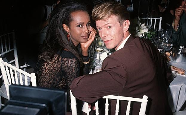 Iman y David Bowie, en una gala a favor de la investigación contra el sida, celebrada en Nueva York en 1990.