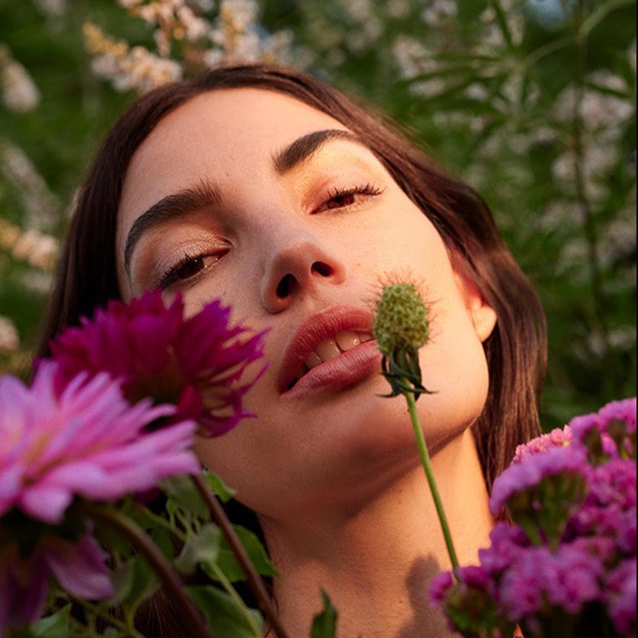 El contorno de ojos no llega a todo. Si quieres levantar los párpados y de paso, acabar con las bolsas hereditarias, la blefaroplastia es la solución.