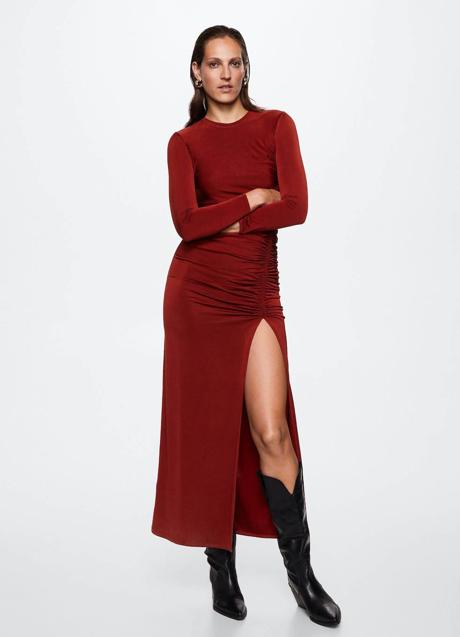 Imagen - Vestido midi fruncido en rojo oscuro