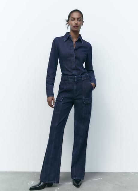 Imagen - El look vaquero con pantalones cargo de Zara.