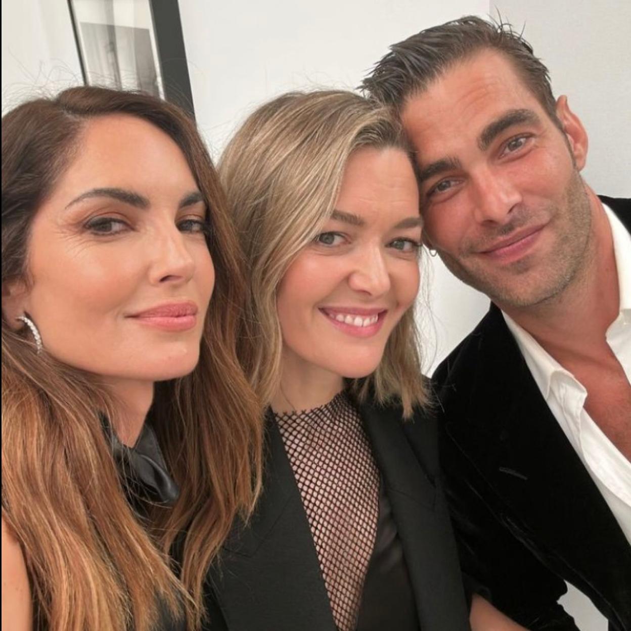 Un vestido negro es un básico de armario para las ocasiones más especiales. Y el último que ha llevado Marta Ortega de Massimo Dutti es todo un acierto.