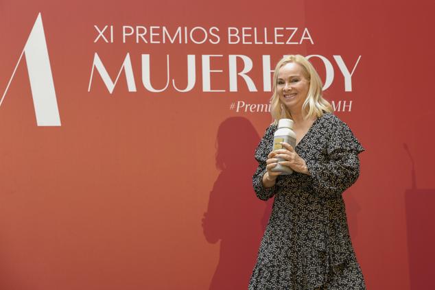 Multi-Intensive Jour de Clarins ha conseguido ser el más votado por las lectoras. Ha subido a recoger el premio al escenario Isabelle Picou, directora de Comunicación y Relaciones Públicas de Clarins.