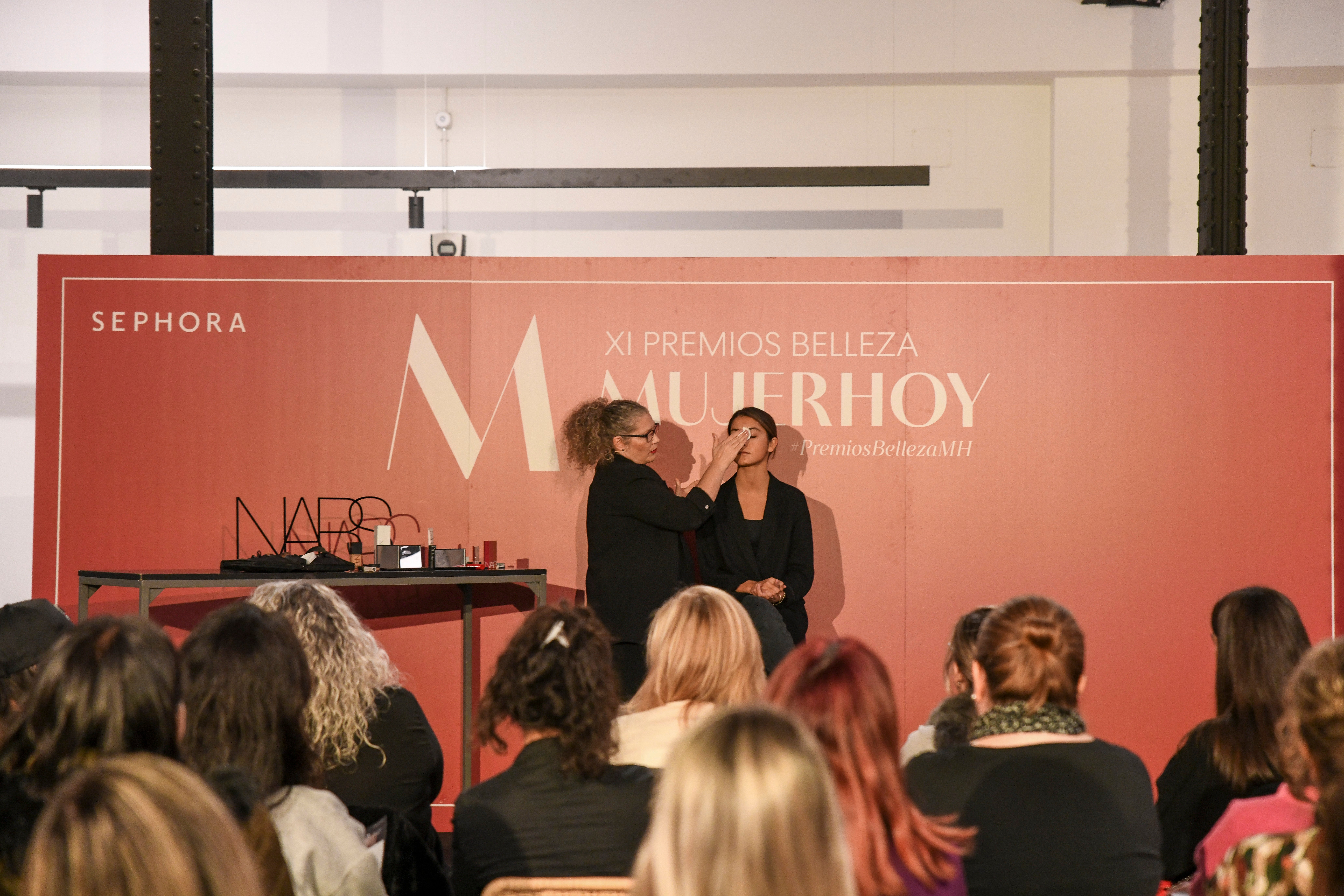 Taller de maquillaje profesional impartido por Myriam Artiles, directora de formación de Nars.