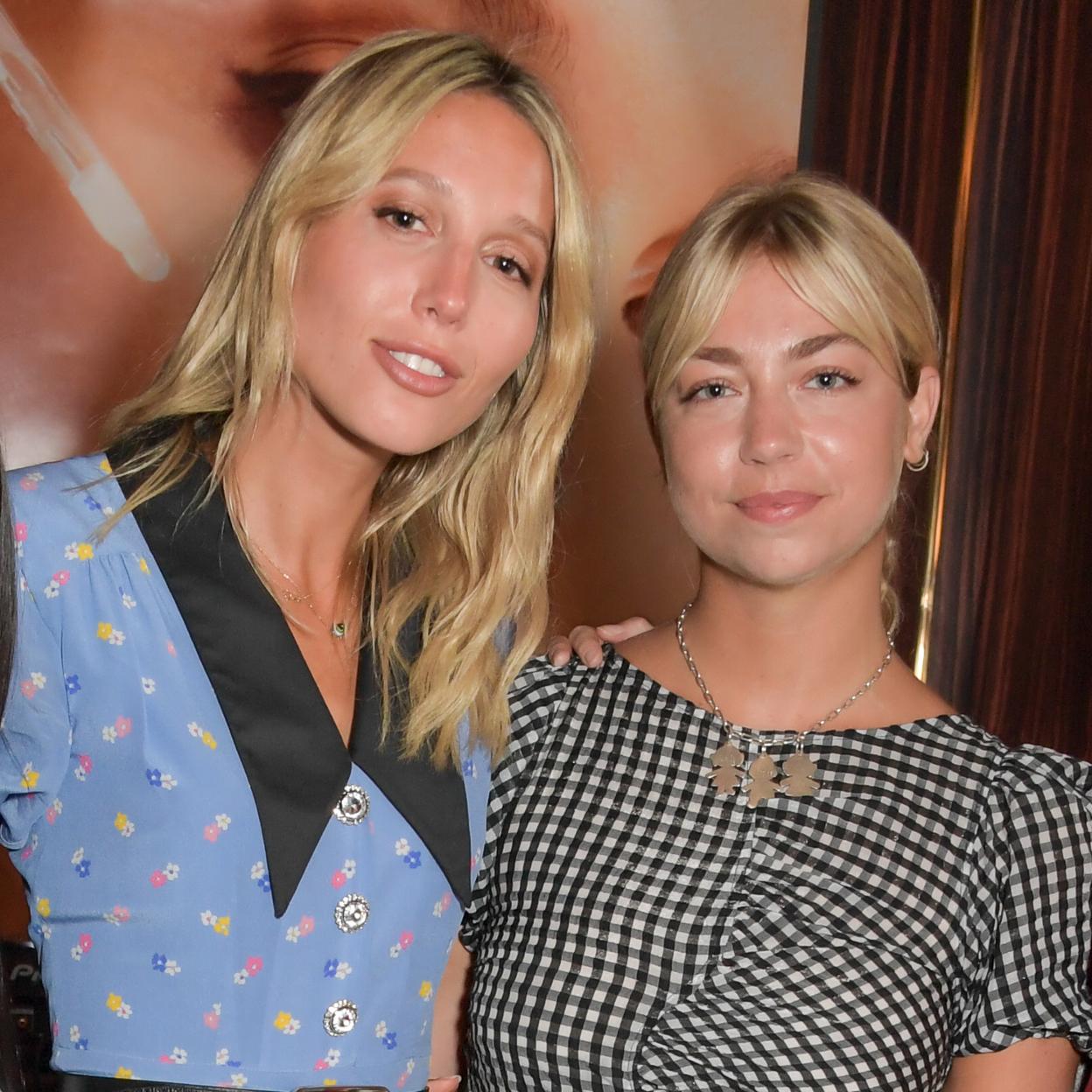 Olympia de Grecia (izquierda) y Alexia Mavroleon. 