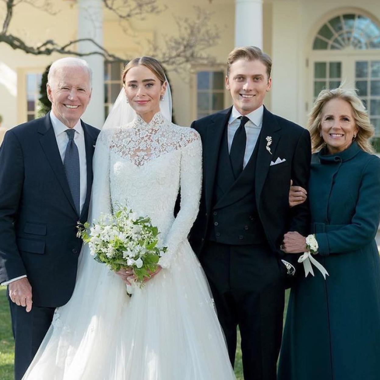 Los recién casados junto a Joe Biden y su mujer, Jill Biden.