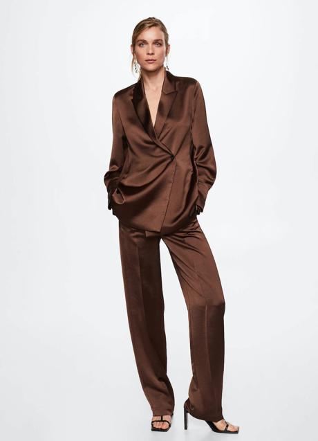 Imagen - Traje satinado marrón
