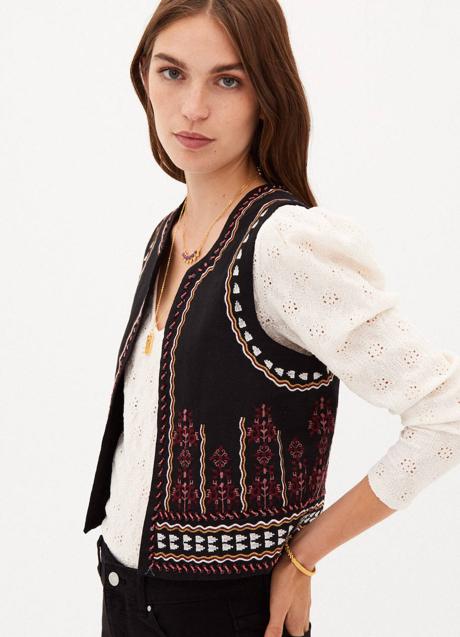 Imagen - Chaleco negro abierto con detalles bordados étnicos