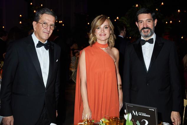 Enrique Ybarra, consejero de Vocento, Pilar Alegría, ministra de Educación, e Iñigo Argaya, director general de Negocio Editorial de Vocento.