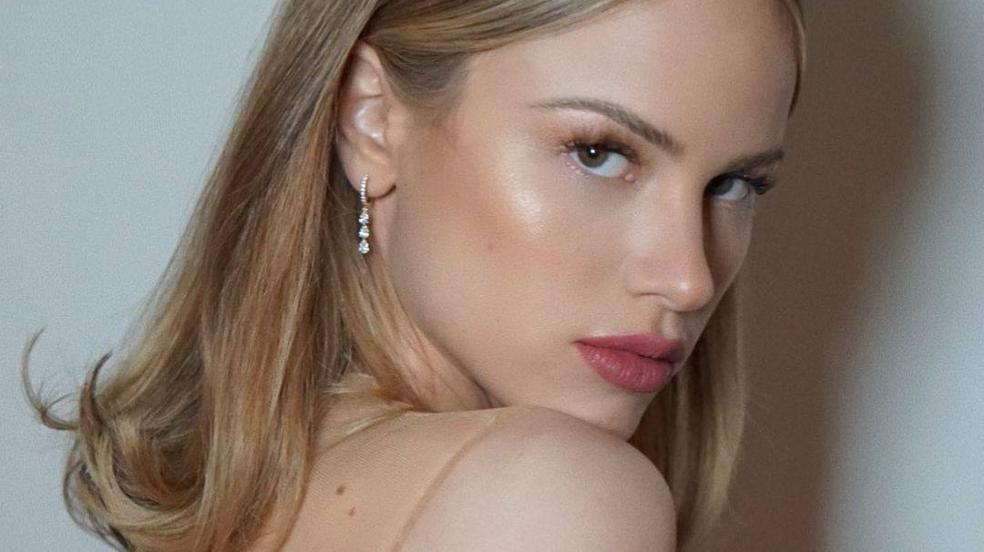 10 Polvos iluminadores para un look de maquillaje de fiesta natural y rejuvenecido