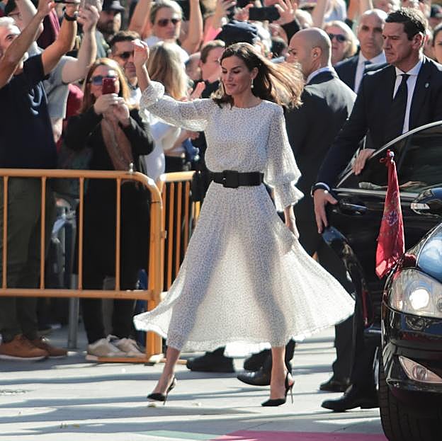 El vestido que le ha jugado una mala pasada a la reina Letizia.