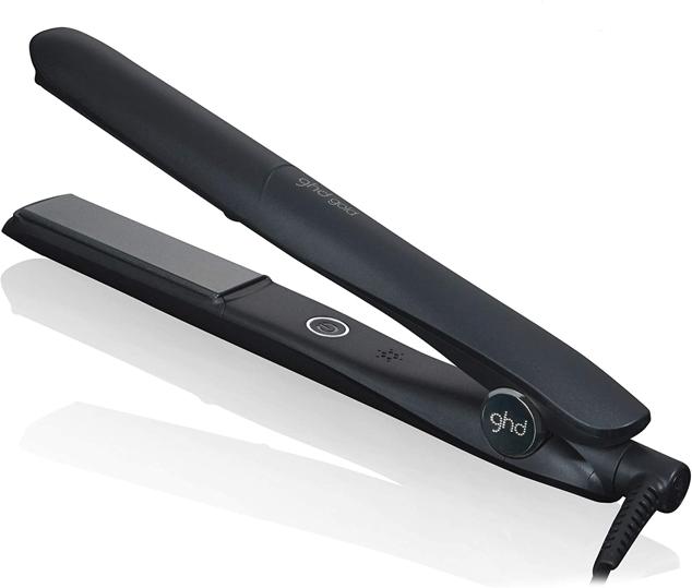 La ghd Gold es una plancha de pelo profesional perfecta para pelo largo, corto o media melena que permite crear looks lisos, ondas y rizos. Tiene una tecnología de calor dual-zone e incorpora dos sensores (uno por placa) que garantizan una temperatura óptima de peinado de 185ºC de raíces a puntas. Cómpralo aquí