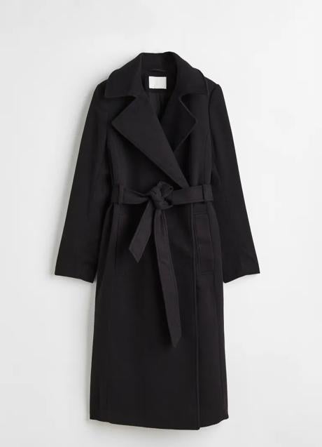 Imagen - Abrigo de paño en negro con lazo de H&M. Foto: H&M.