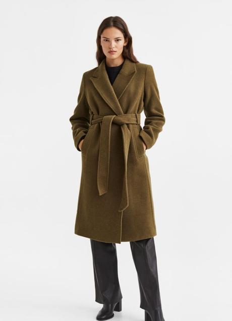 Imagen - Abrigo de paño en verde de H&M. Foto: H&M.