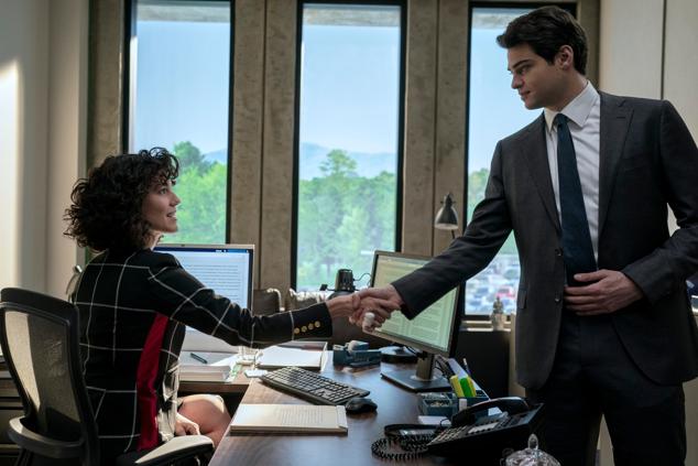 Noah Centineo es el protagonista de este thriller de Netflix en el que un abogado novato de la CIA se ve envuelto en una peligrosa lucha de poderes políticos internacionales cuando una antigua agente amenaza con divulgar los detalles de su relación con la agencia si no la exoneran de un grave crimen. 