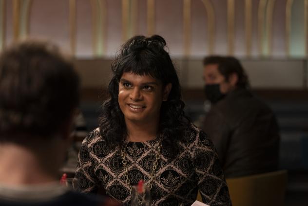 La aclamada serie canadiense regresa con su segunda entrega compuesta por 8 episodios para seguir contando la historia de Sabi Mehbob, un millenial de género fluido que se mueve a diario entre varias identidades. En transición en todos los aspectos de su vida, desde el género hasta el amor, la sexualidad, la familia y el trabajo, ahora deberá afrontar un inesperado regreso.