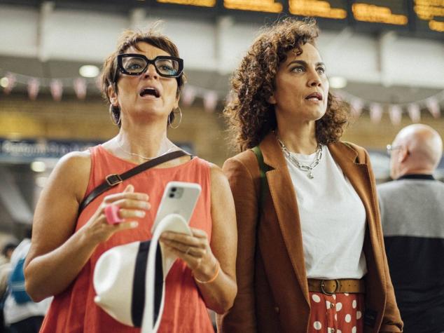 Silvia Abril y Toni Acosta protagonizan esta comedia en la que ambas, que cumplen años el mismo día, deberán afrontar lo inesperado en un viaje trepidante, hablando de sus sentimientos, sus alegrías y sus miedos antes de que llegue su fiesta de cumpleaños, de la que se encarga por La Puta Suegra, la organizadora de eventos más rompedora y atrevida del momento. 