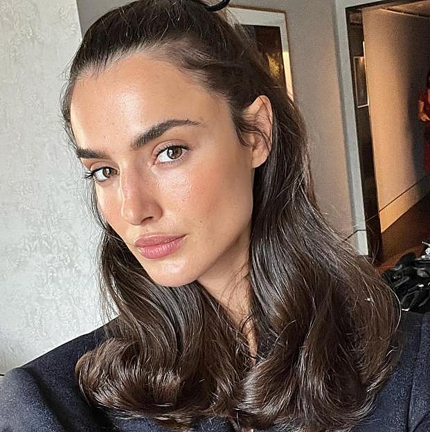 Esta crema de rejuvenecimiento natural que usan las supermodelos es el truco de los ángeles de Victoria's Secret para una piel perfecta