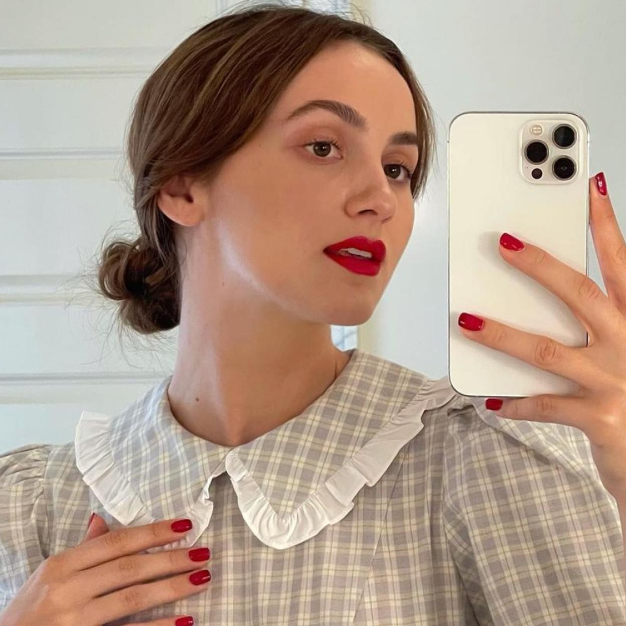 La alternativa al microblading definitiva es un lápiz de cejas para rellenar y un gel para fijar.