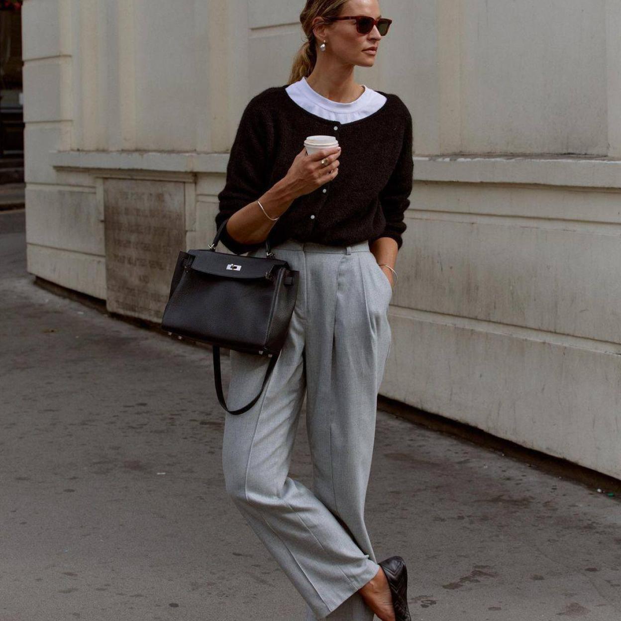 La influencer lleva un look con pantalones de vestir cómodos y calentitos