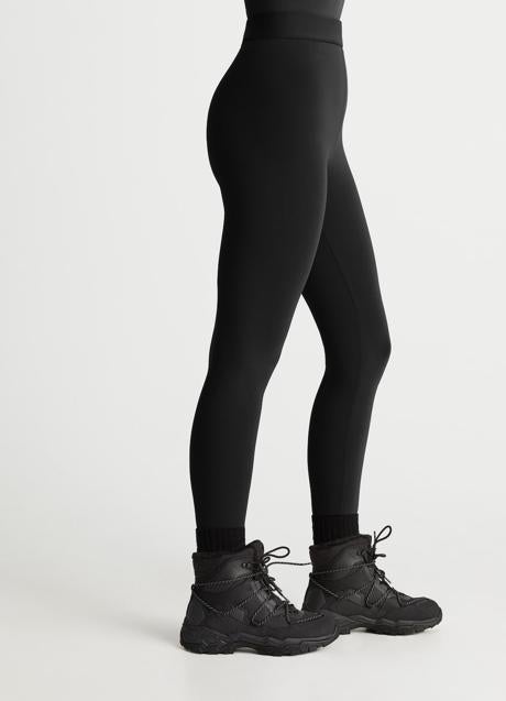 Imagen - Leggings térmicos en negro de Oysho. Foto: Oysho.