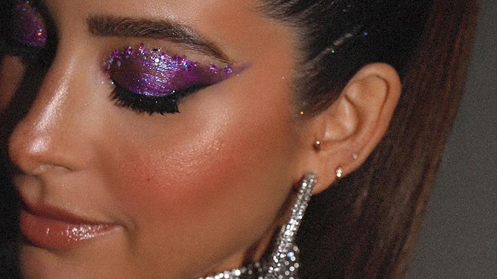 Consigue un maquillaje de fiesta fácil con estas sombras de ojos glitter tan bonitas y brillantes