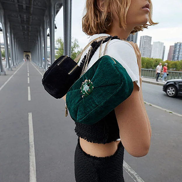 El bolso de Parfois está disponible en verde y negro.