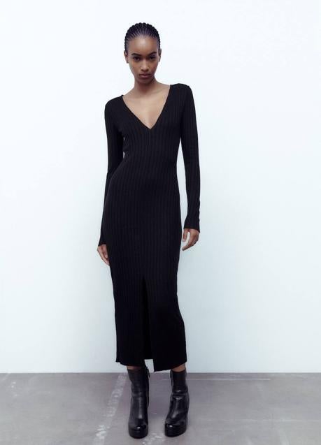 Imagen - Vestido midi negro de punto con escote de pico