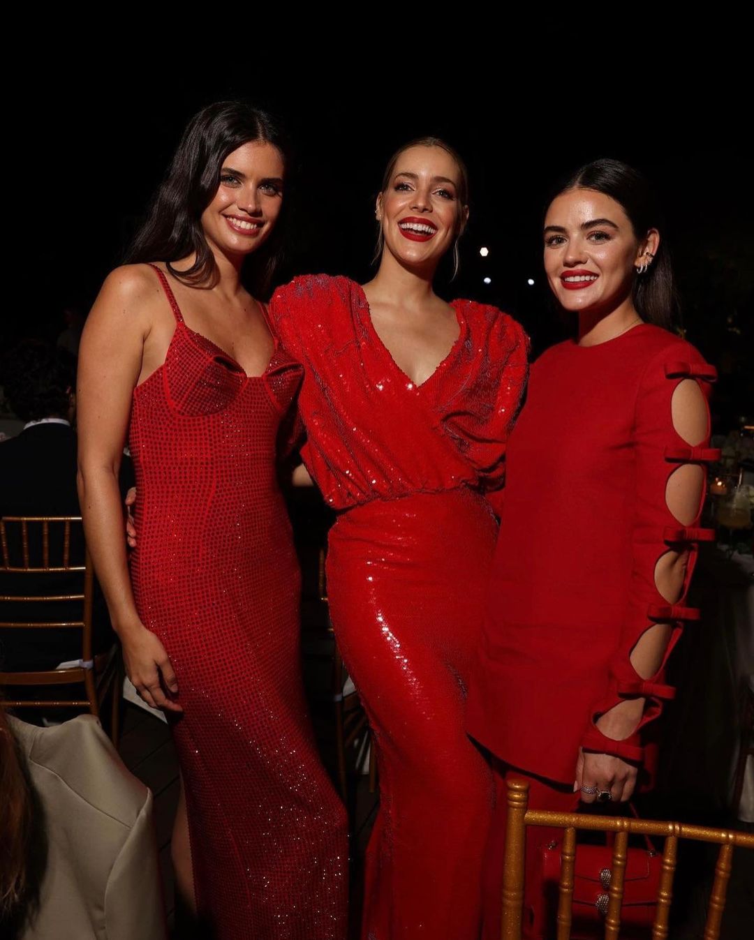 Tenemos los vestidos de fiesta rojos más elegantes de la Navidad.
